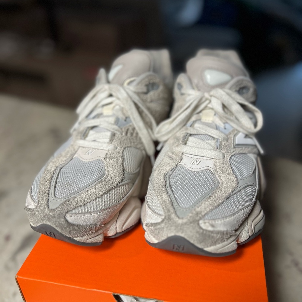 New Balance Women's Sneakers - White and Gray - Picture 4 of 6